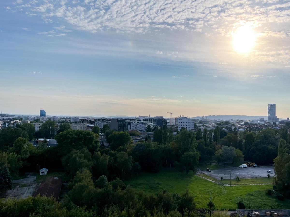 12 Floor Mogilska Tower Apartment Krakow Luaran gambar